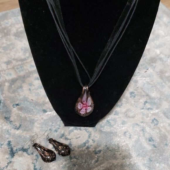 Blown Glass lilly necklace and earrings - Picture 1 of 4